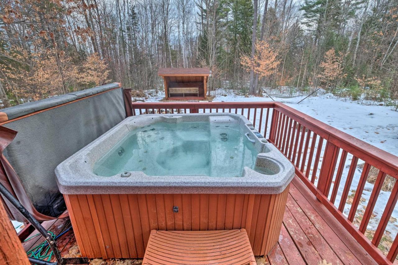 Secluded Johnsburg Retreat With Hot Tub And Fire Pit Exterior foto