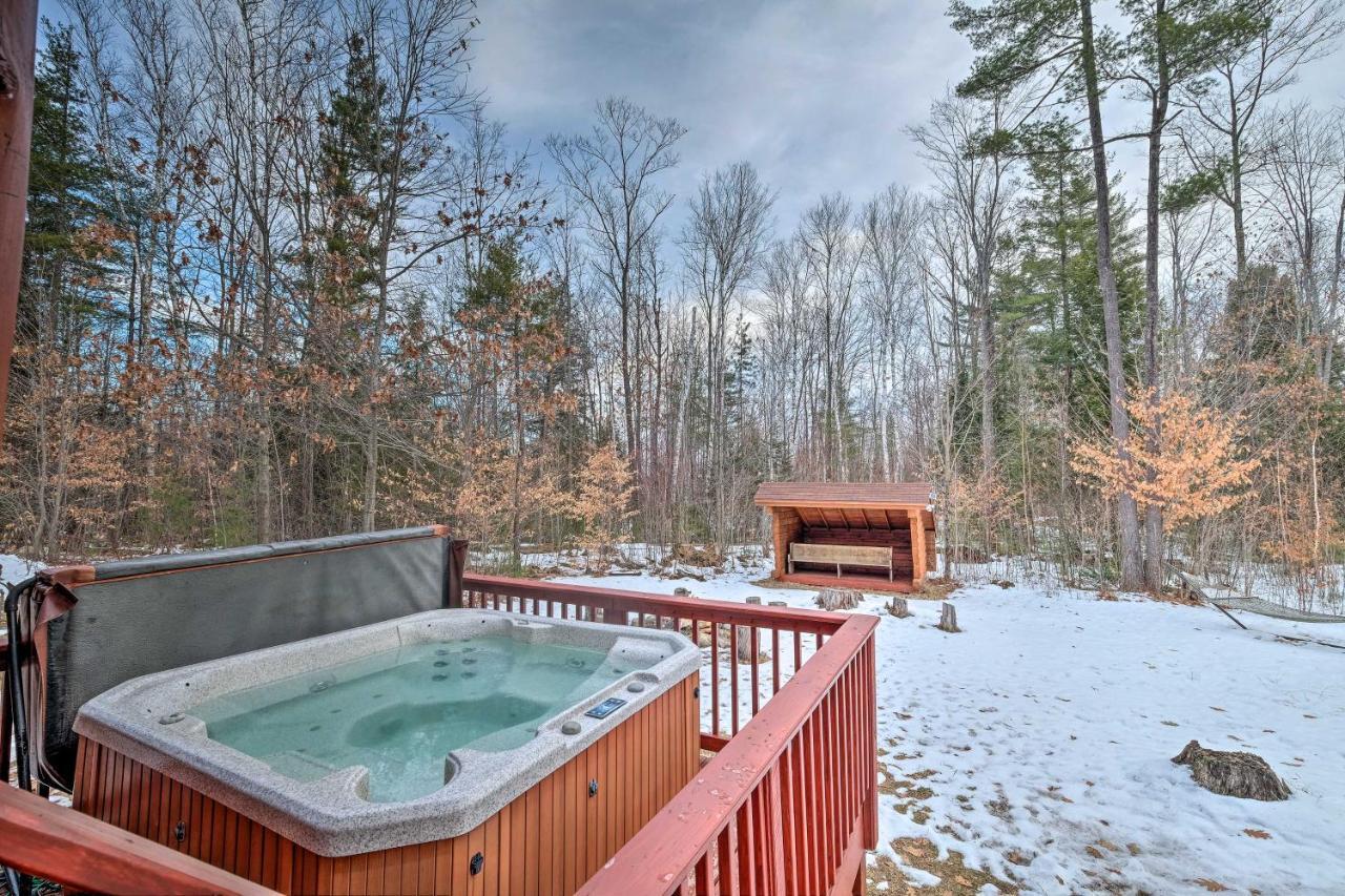 Secluded Johnsburg Retreat With Hot Tub And Fire Pit Exterior foto