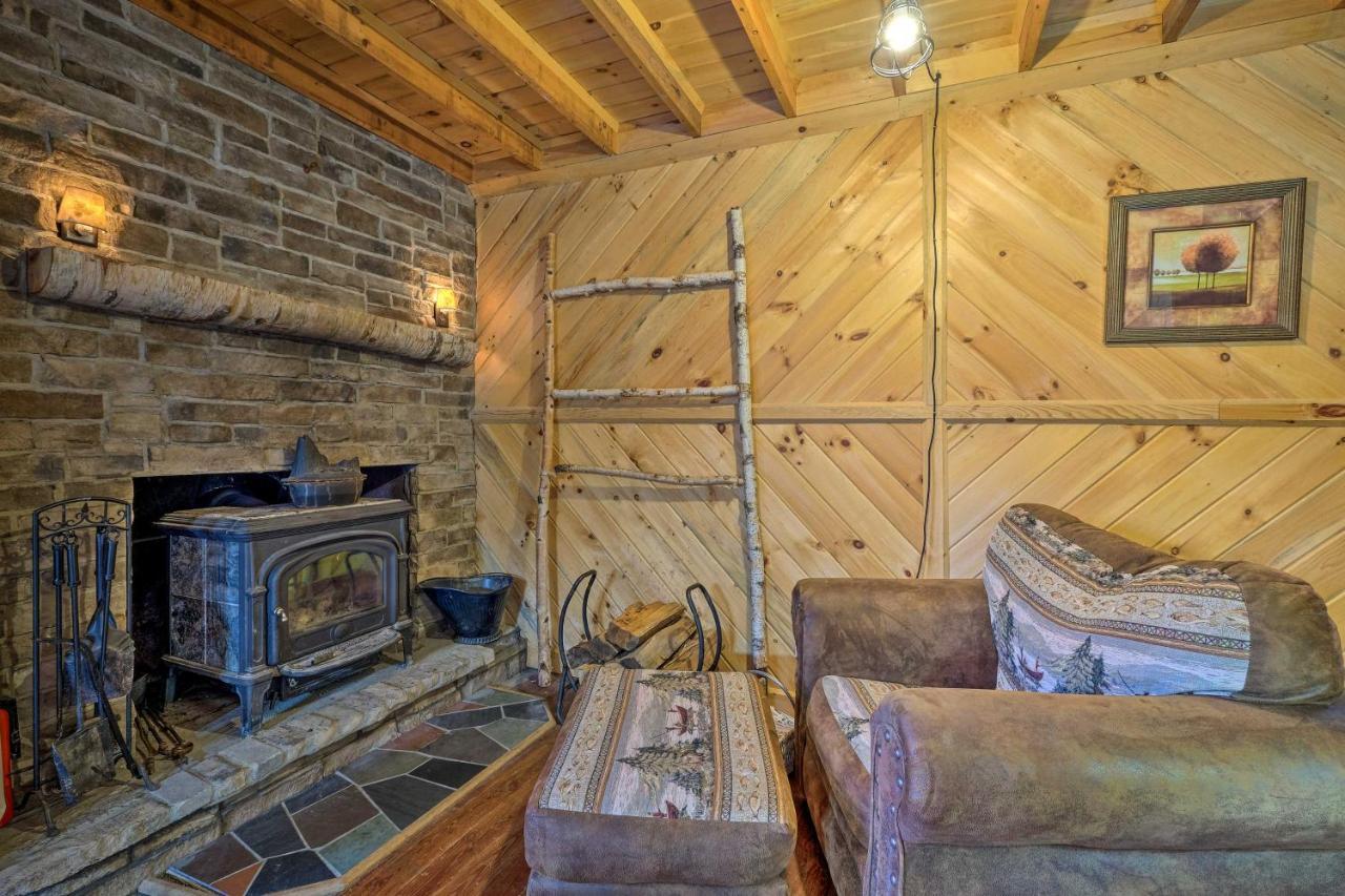 Secluded Johnsburg Retreat With Hot Tub And Fire Pit Exterior foto