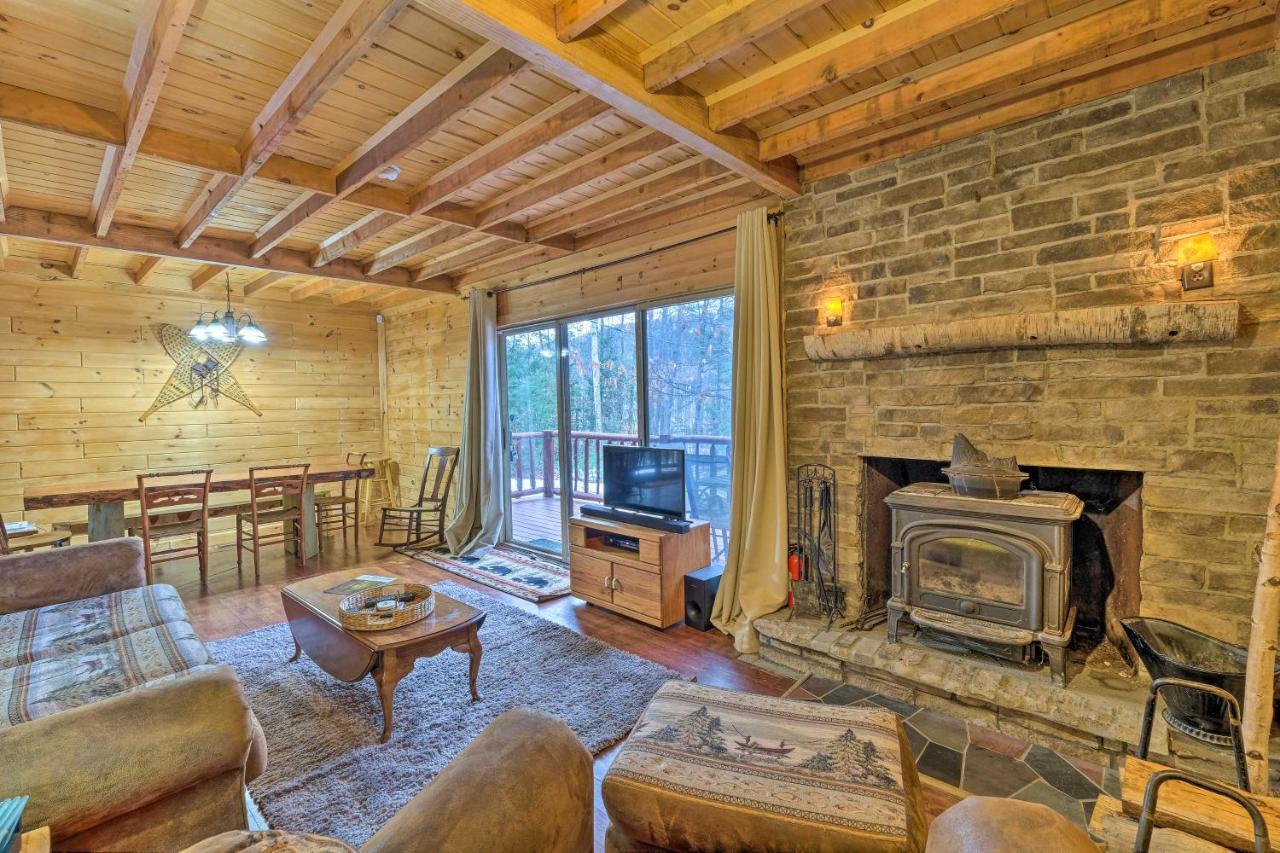 Secluded Johnsburg Retreat With Hot Tub And Fire Pit Exterior foto