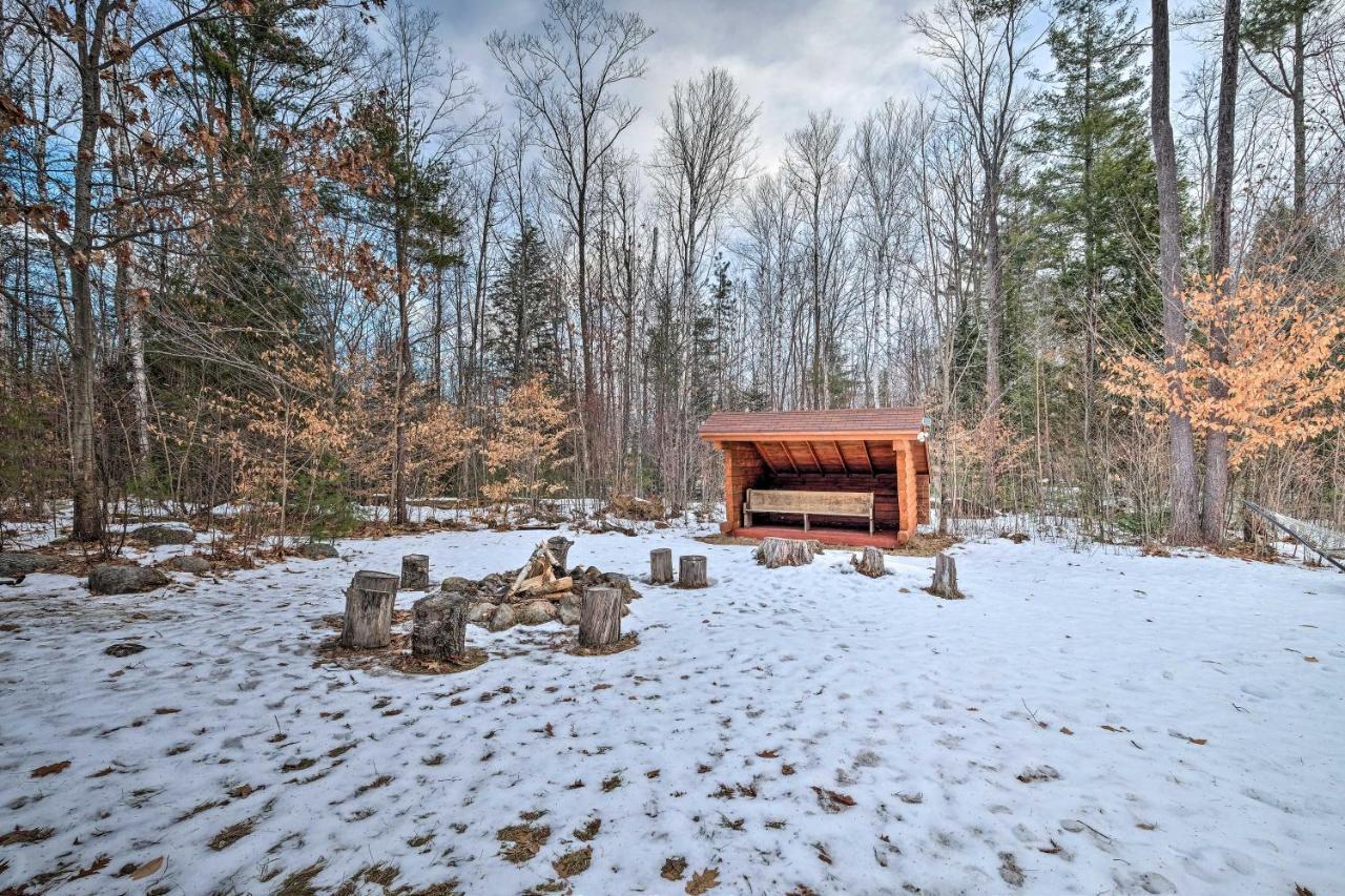 Secluded Johnsburg Retreat With Hot Tub And Fire Pit Exterior foto